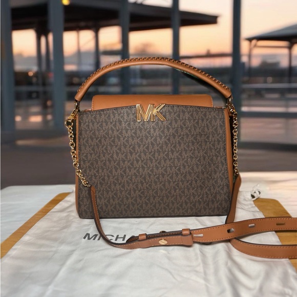 Michael Kors Karlie - Picture 2 of 14